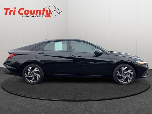 Used 2025 Hyundai Elantra SEL FWD image 9