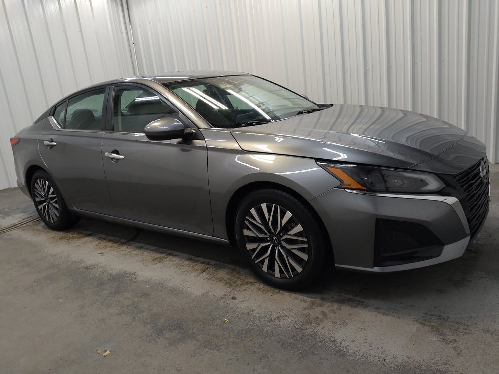 Used 2023 Nissan Altima 2.5 SV FWD image 11