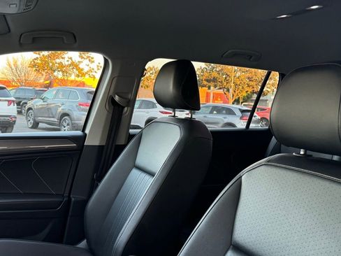 Used 2024 Volkswagen Tiguan SE image 16