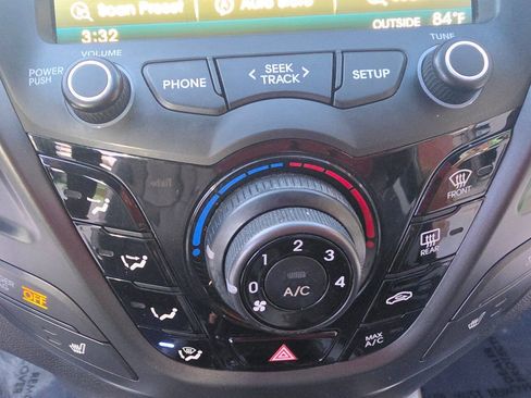 Used 2015 Hyundai Veloster Turbo FWD image 30