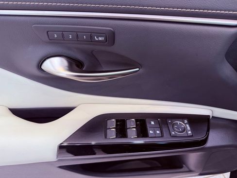 Used 2024 Lexus ES 350 w/ Premium Package FWD image 18
