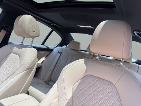 Used 2022 BMW 530i w/ Premium Package RWD image 18