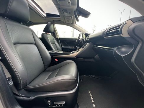 Used 2018 Lexus IS 300 image 28