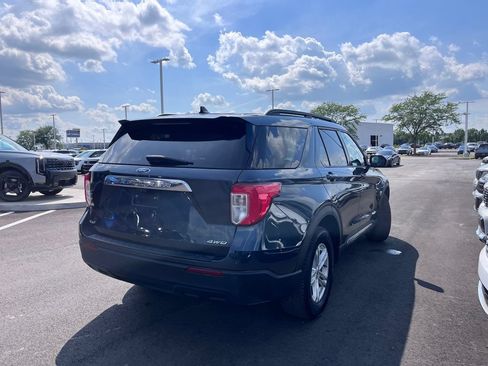 Used 2022 Ford Explorer XLT AWD/4WD image 3