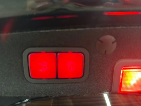 Used 2018 Mercedes-Benz C 300 Sedan w/ Premium Package image 19