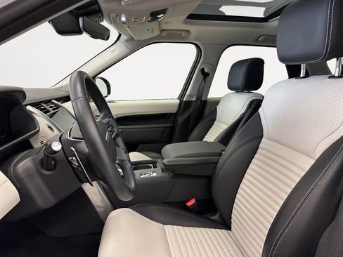 Used 2025 Land Rover Discovery S AWD/4WD image 9