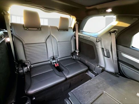 New 2025 Land Rover Discovery Dynamic SE image 10