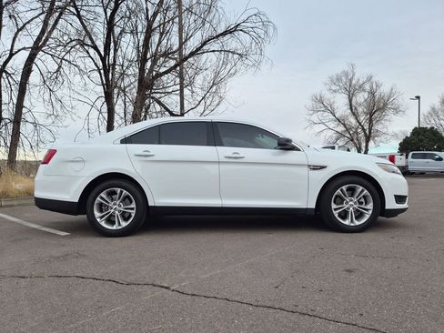 Used 2019 Ford Taurus SE image 8