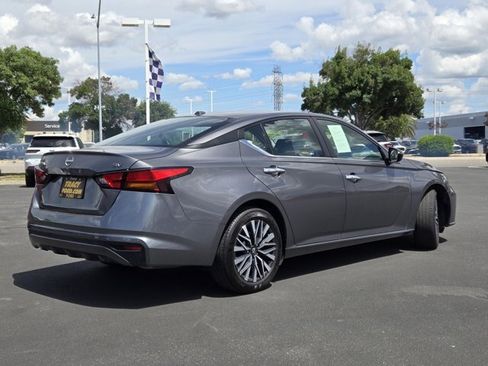 Used 2024 Nissan Altima 2.5 SV FWD image 4