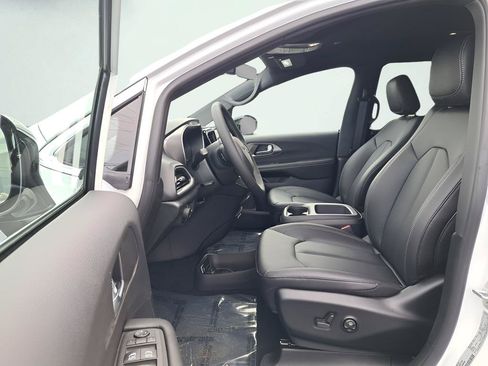 New 2026 Chrysler Voyager LX FWD image 10