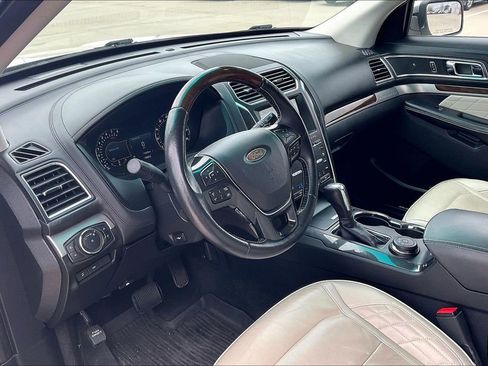 Used 2017 Ford Explorer Platinum image 15