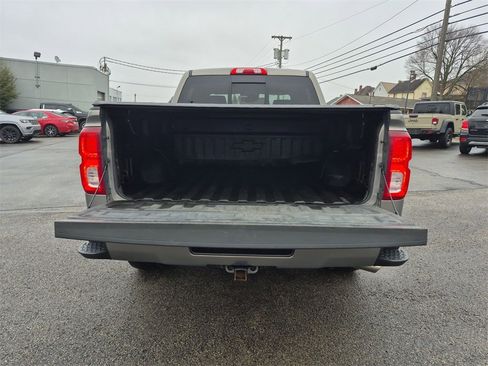 Used 2017 Chevrolet Silverado 1500 High Country image 32