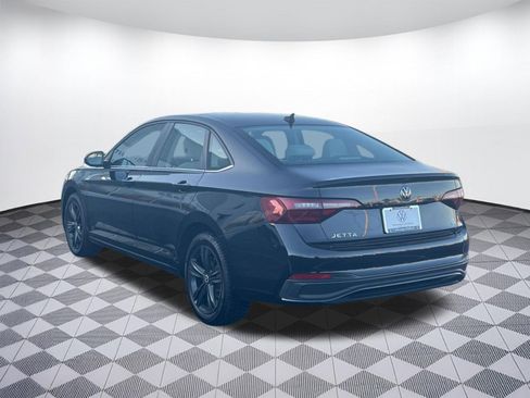 Certified 2022 Volkswagen Jetta SE image 3