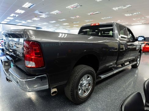 Used 2018 RAM 2500 Tradesman w/ Chrome Appearance Group AWD/4WD image 4