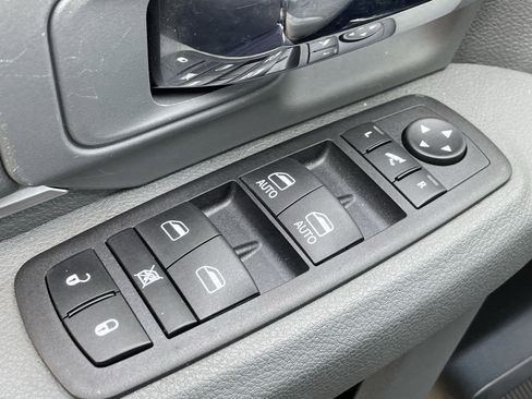 Certified 2020 RAM 1500 Classic SLT w/ Luxury Group image 21