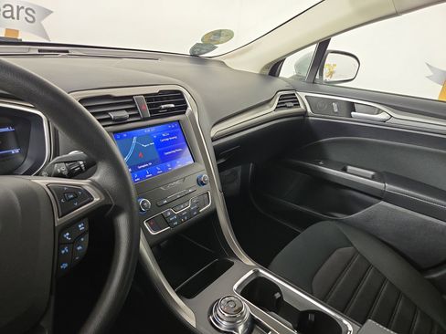 Used 2020 Ford Fusion SE image 23