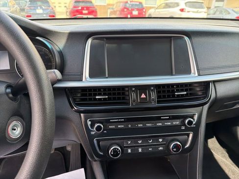 Used 2020 Kia Optima LX image 4