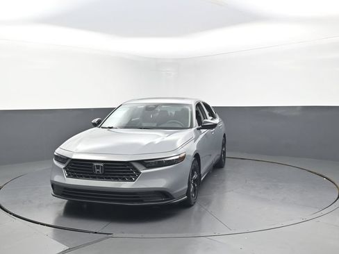 Used 2025 Honda Accord SE image 5