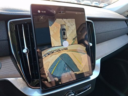 New 2026 Volvo XC90 B6 Plus w/ Protection Package Premier AWD/4WD image 18
