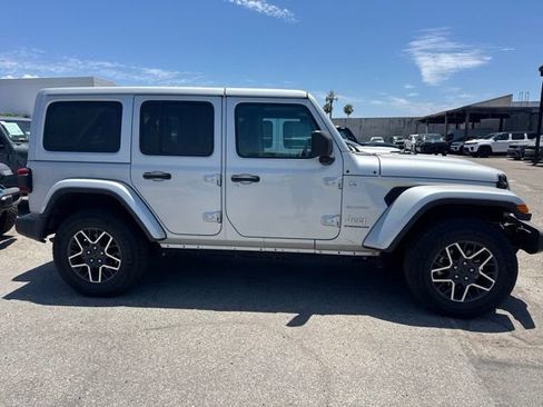 Used 2024 Jeep Wrangler Unlimited Sahara AWD/4WD image 4