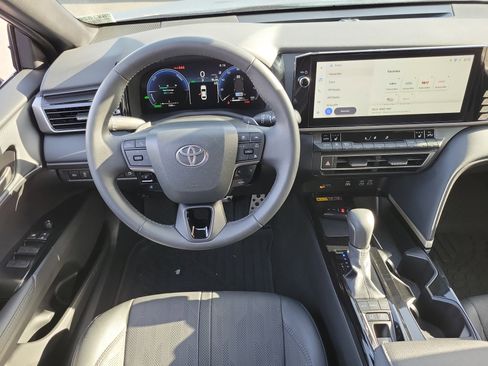 Used 2025 Toyota Camry XSE image 4
