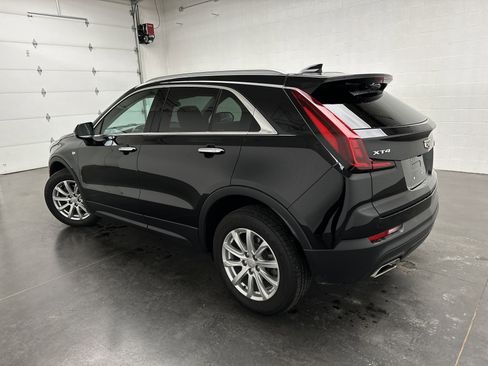 Used 2023 Cadillac XT4 Luxury w/ Cold Weather Package FWD image 7
