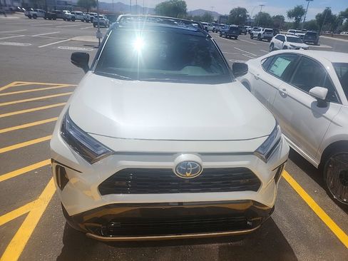 Used 2022 Toyota RAV4 XSE AWD/4WD image 3