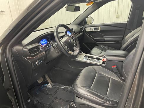 Used 2020 Ford Explorer Limited w/ Class III Trailer Tow Package image 12