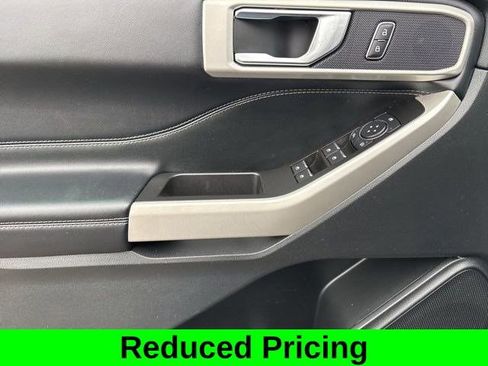 Used 2022 Ford Explorer XLT image 13