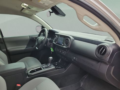 Used 2021 Toyota Tacoma SR w/ SR Convenience Package RWD image 17