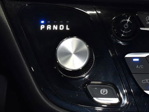 Used 2025 Chrysler Pacifica Select FWD image 17