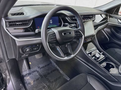 Used 2024 Jeep Grand Cherokee Trailhawk w/ Luxury Tech Group III AWD/4WD image 19