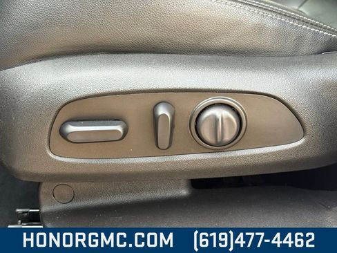 Used 2024 GMC Terrain SLT image 16