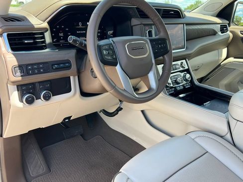 Used 2023 GMC Yukon Denali AWD/4WD image 19