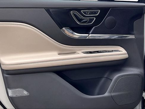 Used 2023 Lincoln Corsair FWD image 22
