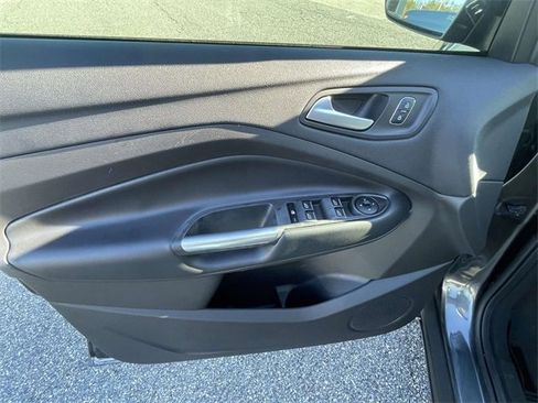 Used 2019 Ford Escape SE image 16