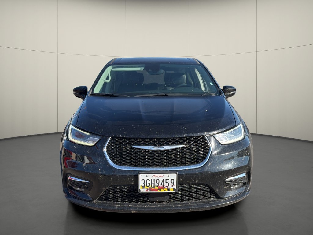 Used 2024 Chrysler Pacifica Touring-L FWD image 2