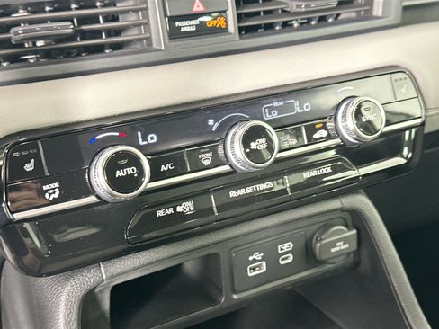 Used 2025 Honda Pilot EX-L image 23