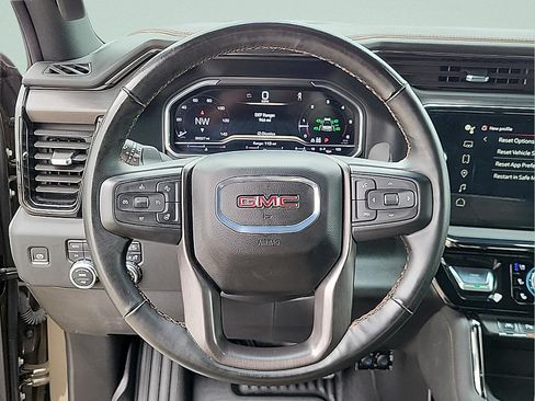 Used 2024 GMC Sierra 1500 AT4 w/ AT4 Preferred Package AWD/4WD image 17