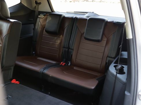 Used 2022 Volkswagen Atlas SEL Premium image 34