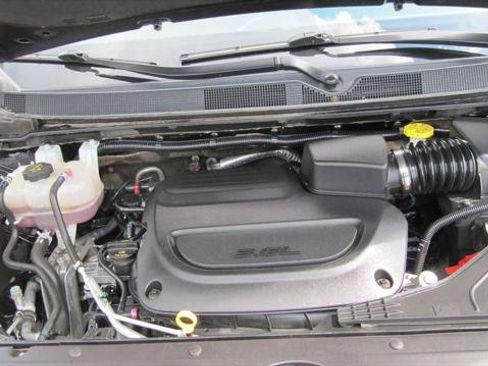 Certified 2025 Chrysler Pacifica Select FWD image 20