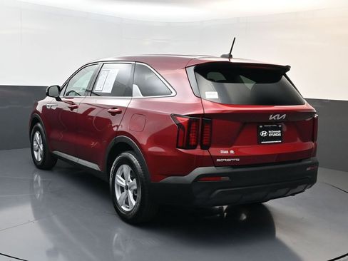 Used 2023 Kia Sorento LX FWD image 5