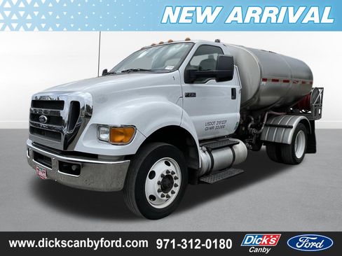 Used 2013 Ford F750 2WD Regular Cab Super Duty image 1