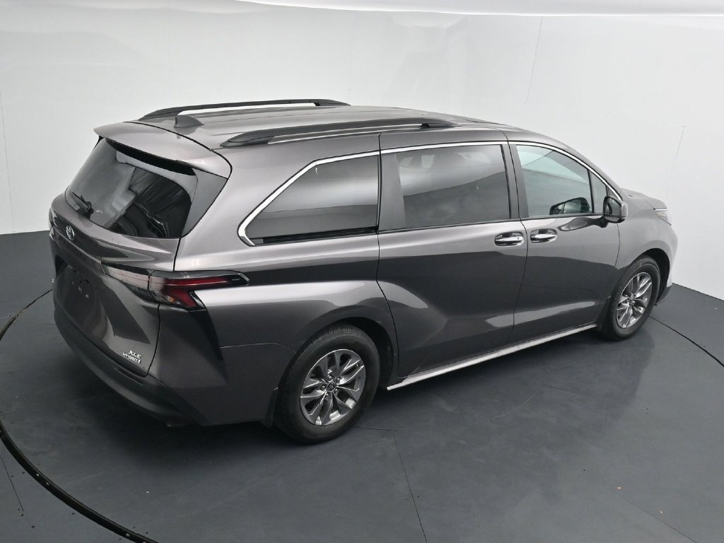 Used 2023 Toyota Sienna XLE w/ XLE Plus Package AWD/4WD image 16
