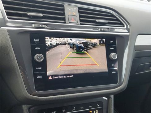 Certified 2024 Volkswagen Tiguan SE R-Line image 24