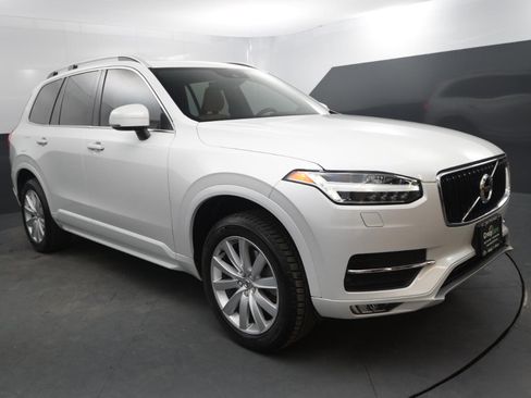 Used 2017 Volvo XC90 T5 Momentum w/ Momentum Plus Package image 7