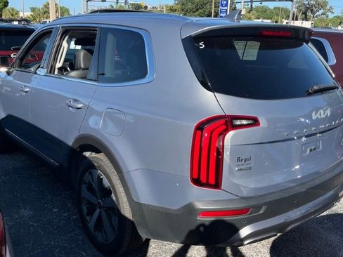 Used 2022 Kia Telluride EX w/ EX Premium Package AWD/4WD image 3