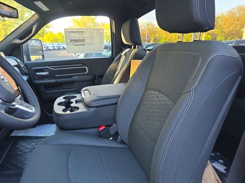 New 2026 RAM 5500 4x4 Regular Cab image 4