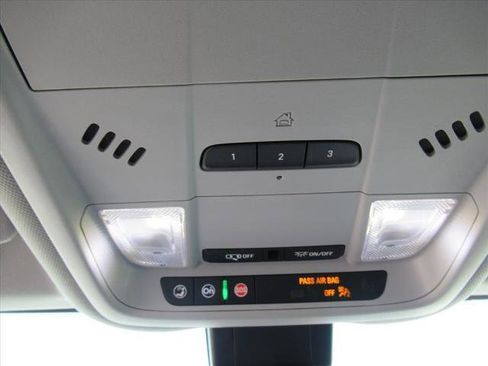 Used 2020 Chevrolet Equinox Premier FWD image 28