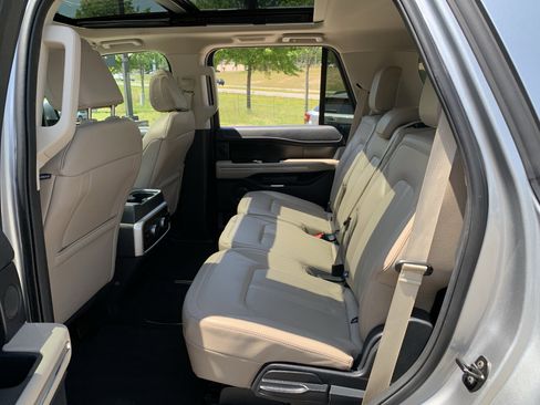 Used 2024 Ford Expedition Limited AWD/4WD image 37